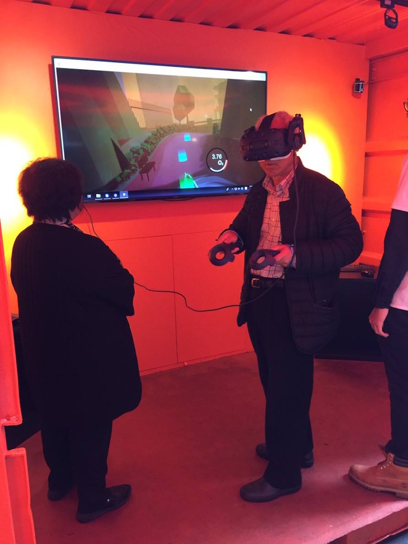 VR
