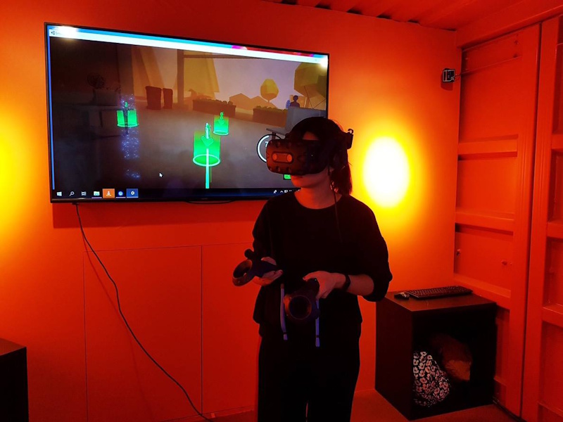VR